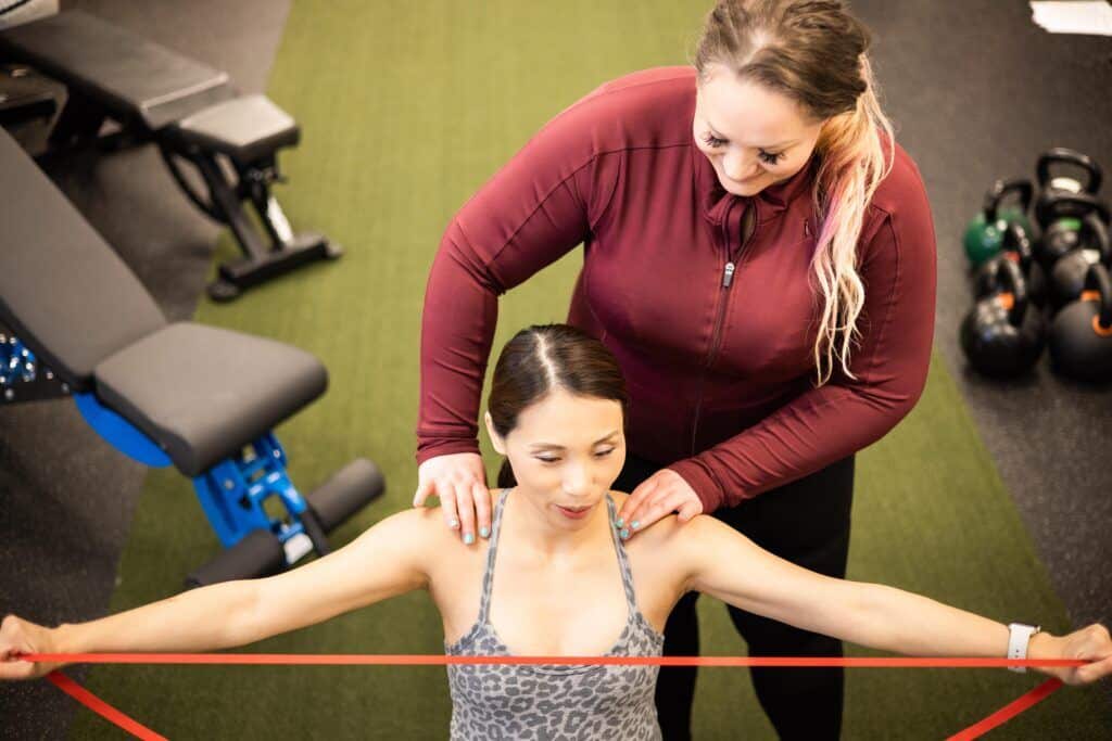 PERSONAL TRAINERS TECHNIQUES TO HELP WITH SHOULDER PAIN