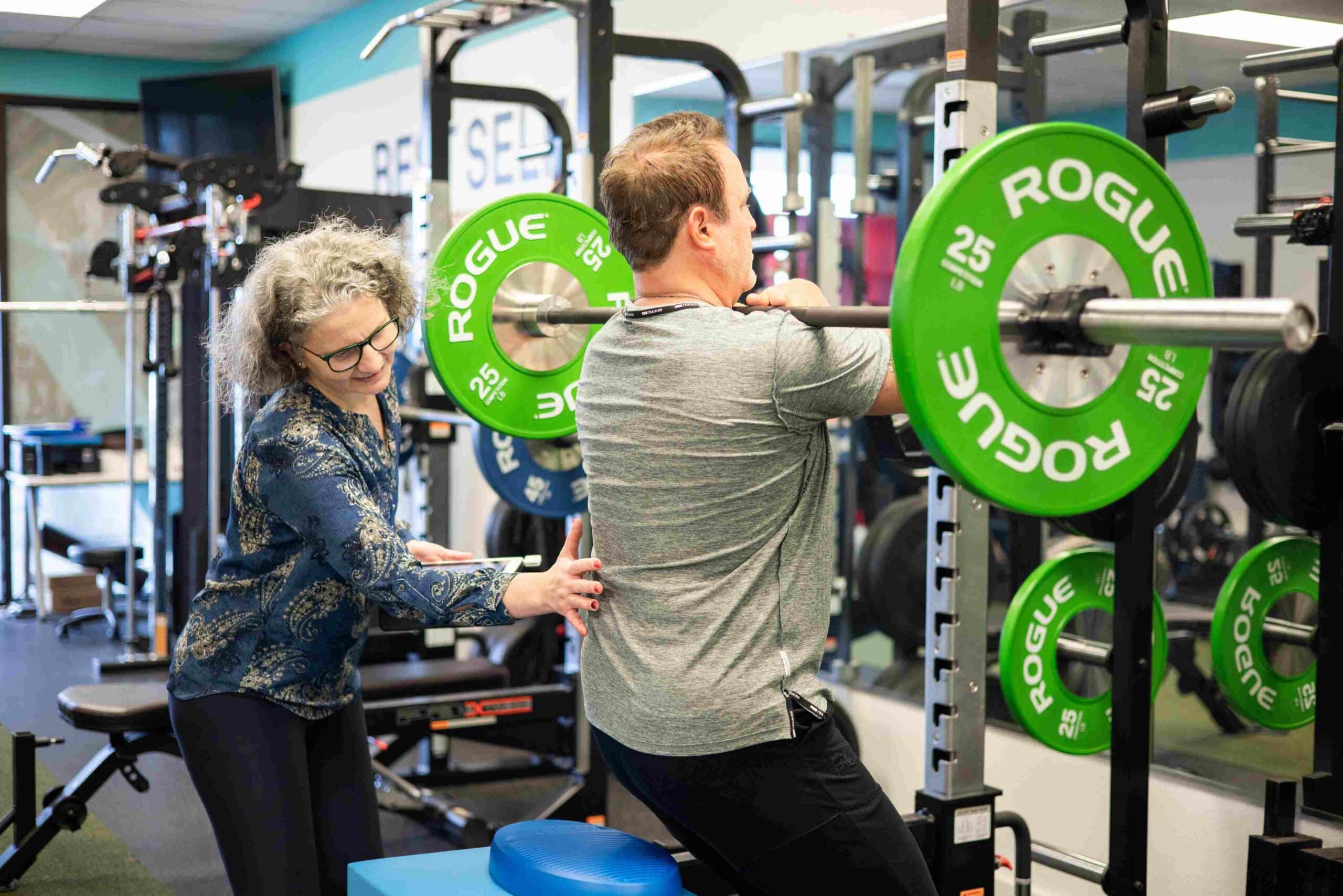 HOW A PERSONAL TRAINER HELPS WITH BACK PAIN